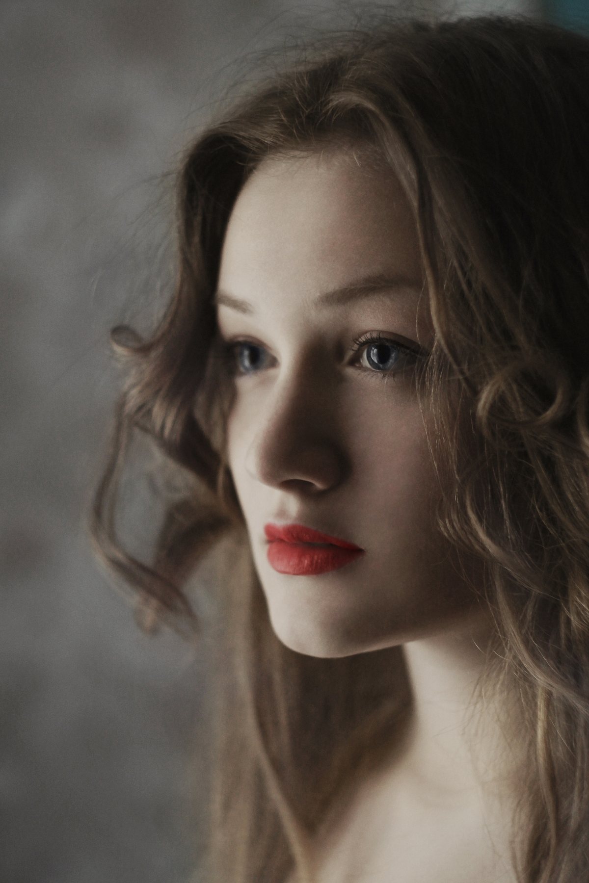 Soft curls set on a large barrel and brushed through