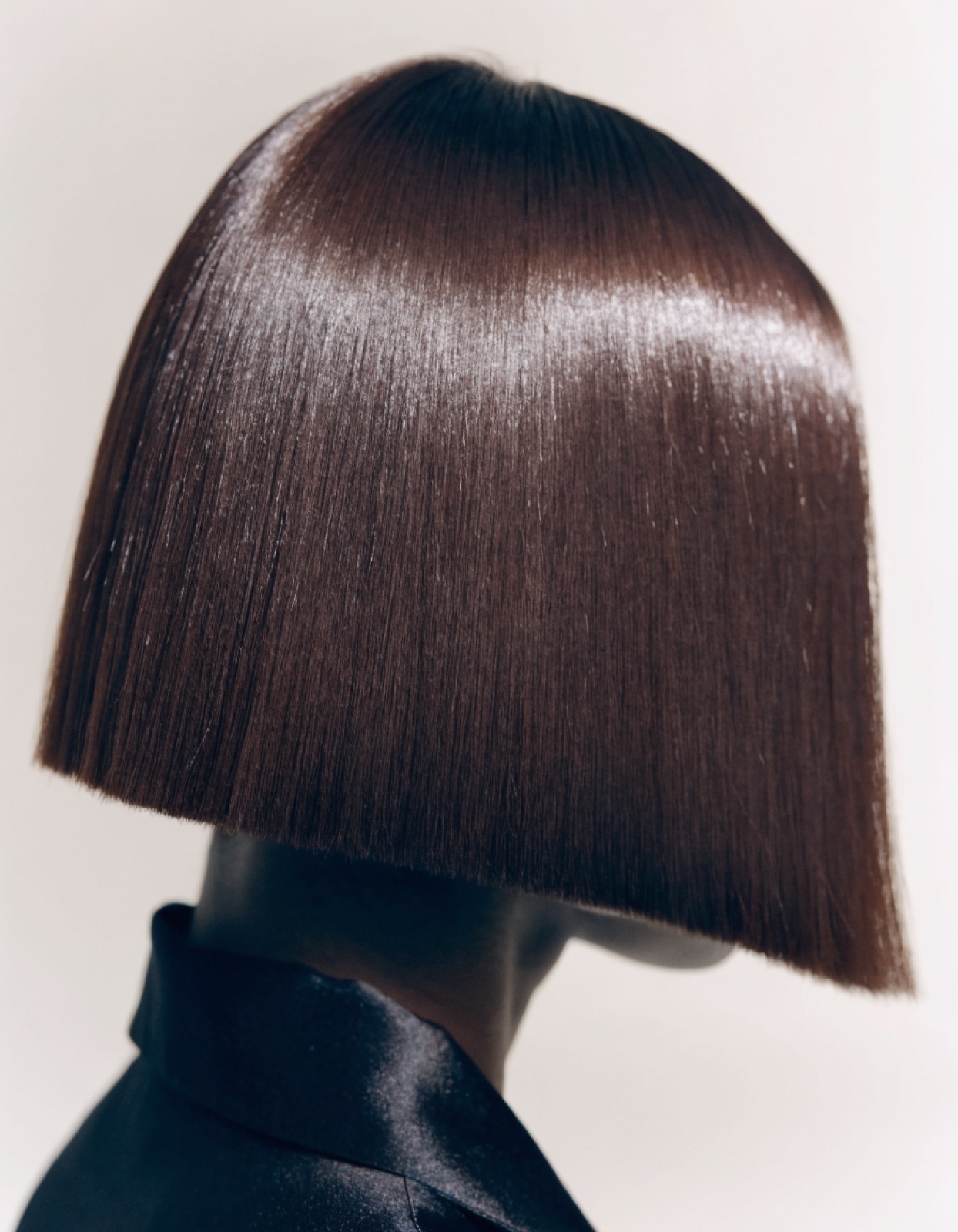 Blunt collarbone bob, espresso