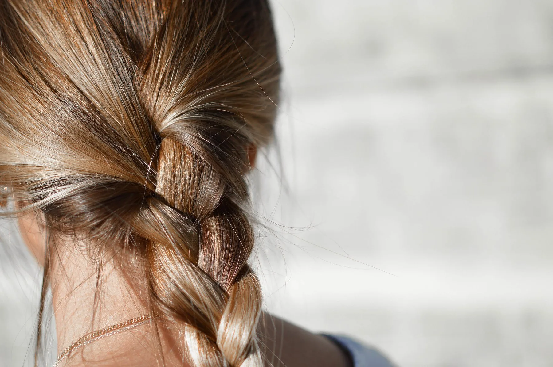 Loose braid, dressed out at the ends