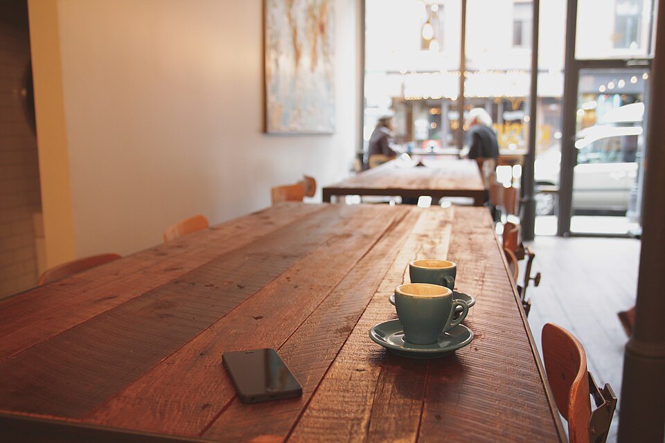 Communal table, morning