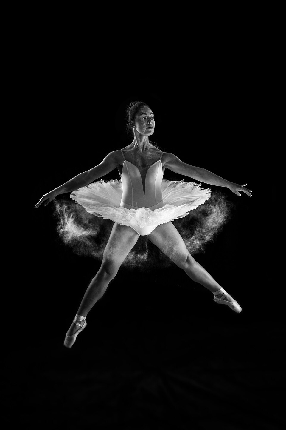 Held, on pointe